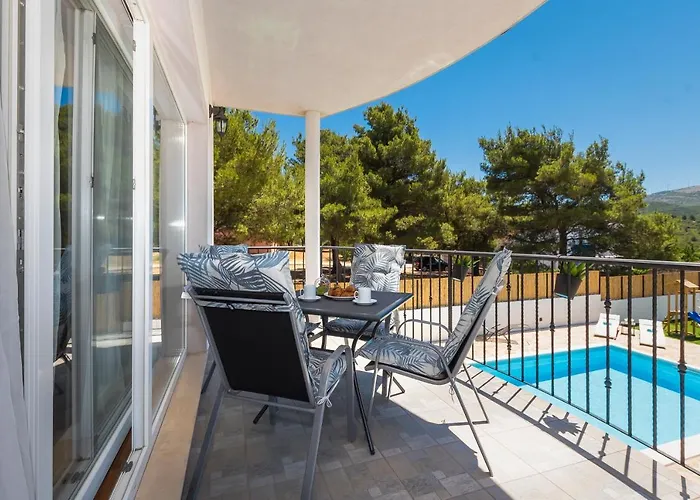 Villa R&b Heated Pool Vrpolje