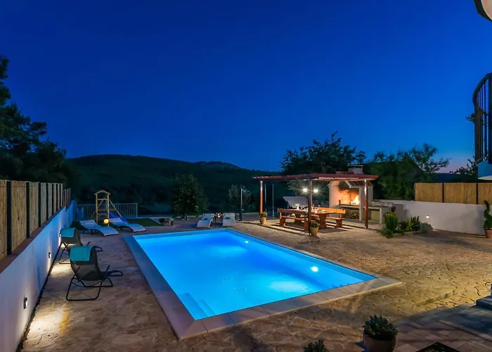 Villa R&b Heated Pool Vrpolje
