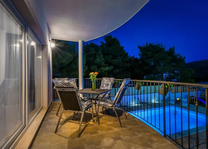 R&b Heated Pool Villa Vrpolje