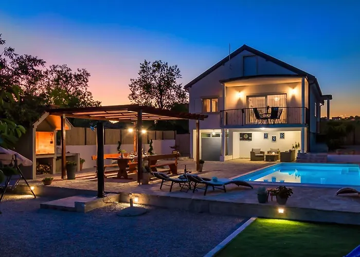 R&b Heated Pool Villa *