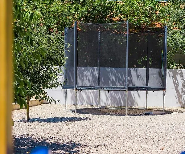 R&b Heated Pool Vrpolje