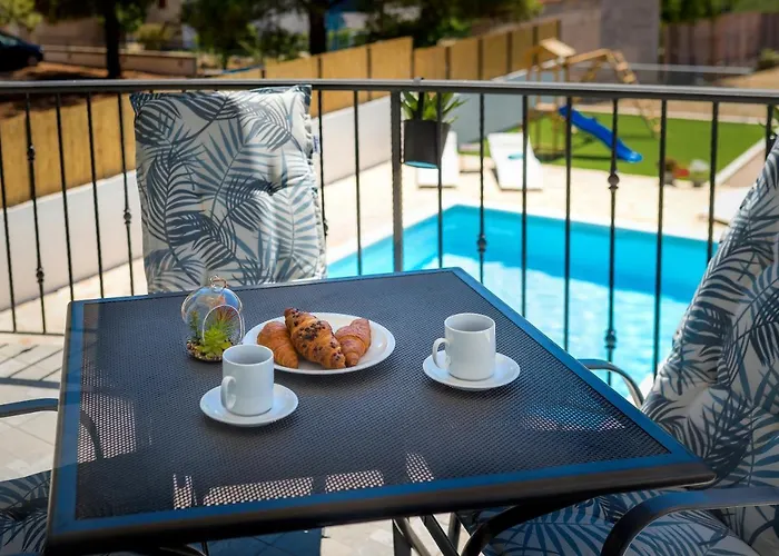 R&b Heated Pool * Vrpolje